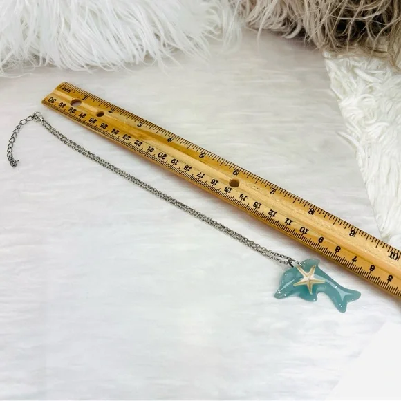 Vintage, starfish in resin blue dolphin pendant silvertone island chic necklace - Picture 6 of 6